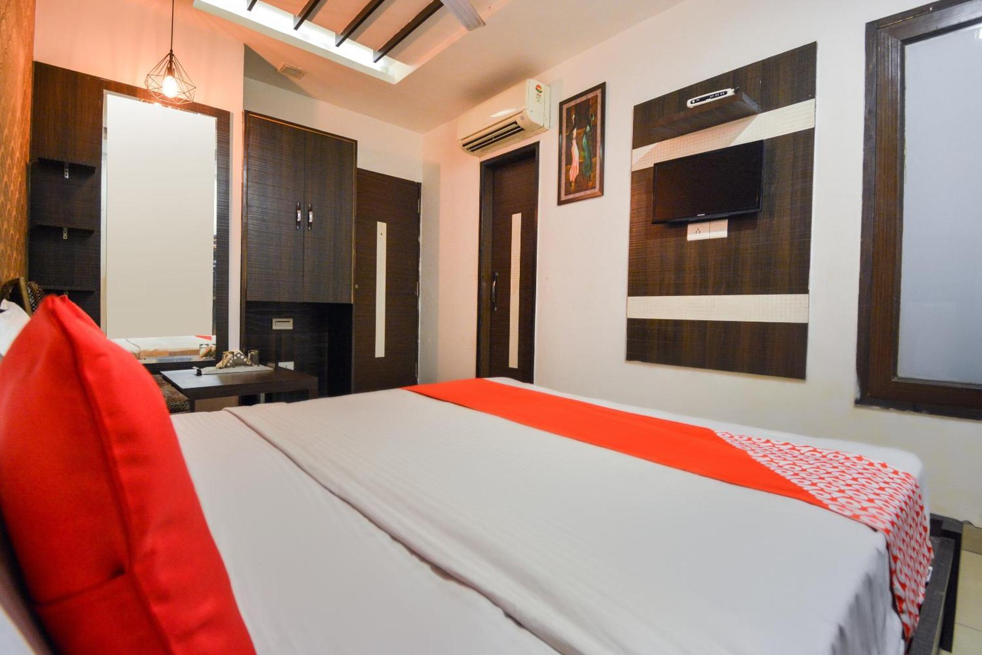 Hotel O Lexis Λουντιάνα Εξωτερικό φωτογραφία