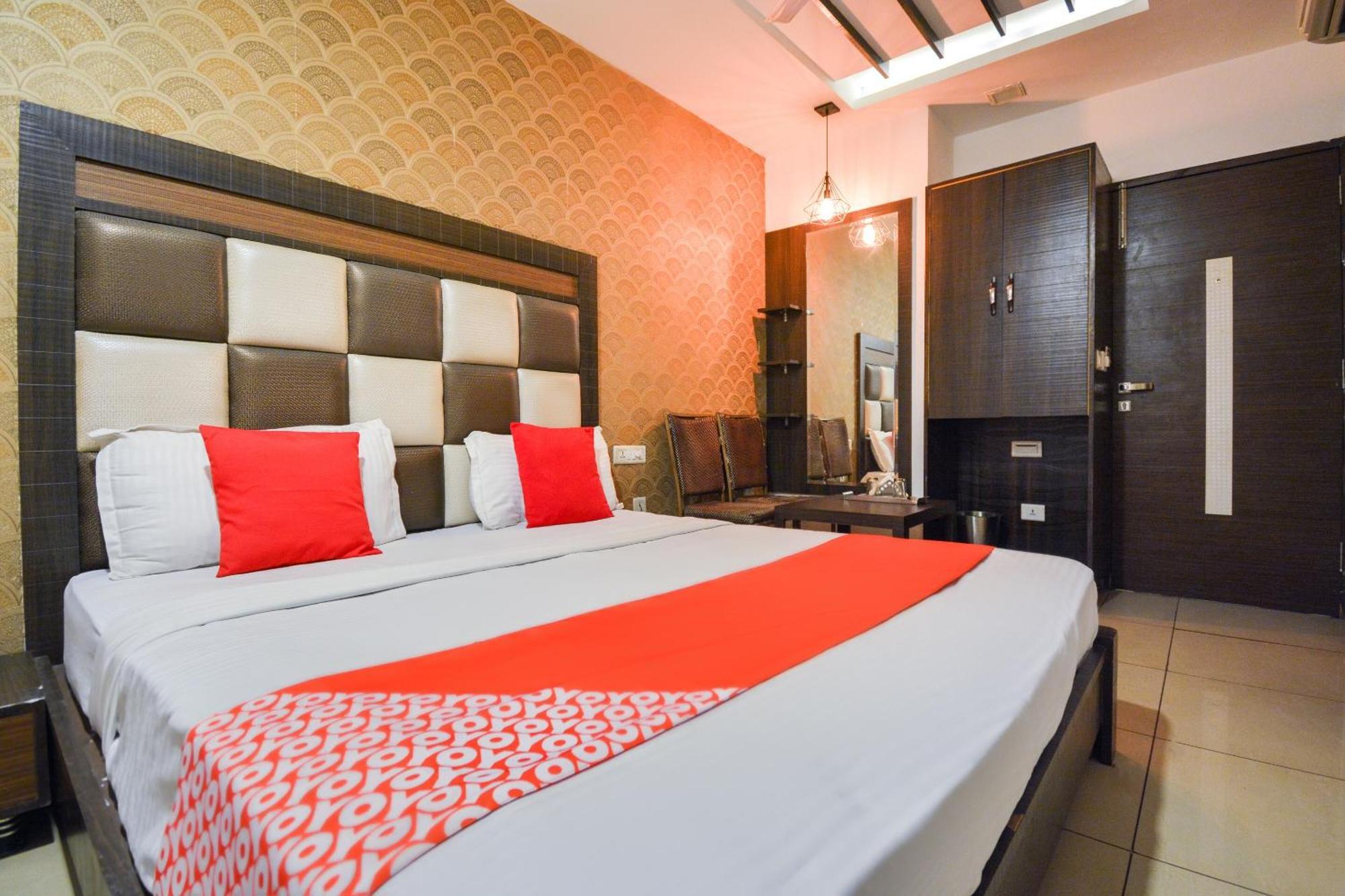 Hotel O Lexis Λουντιάνα Εξωτερικό φωτογραφία