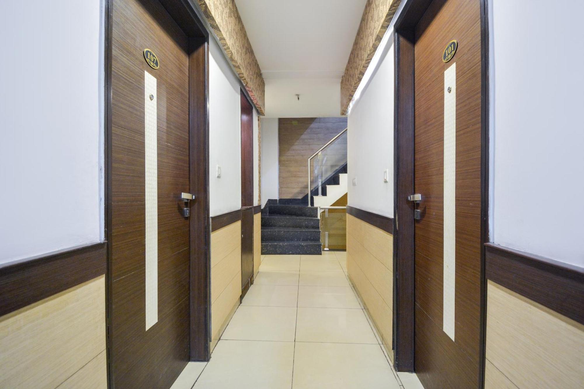 Hotel O Lexis Λουντιάνα Εξωτερικό φωτογραφία