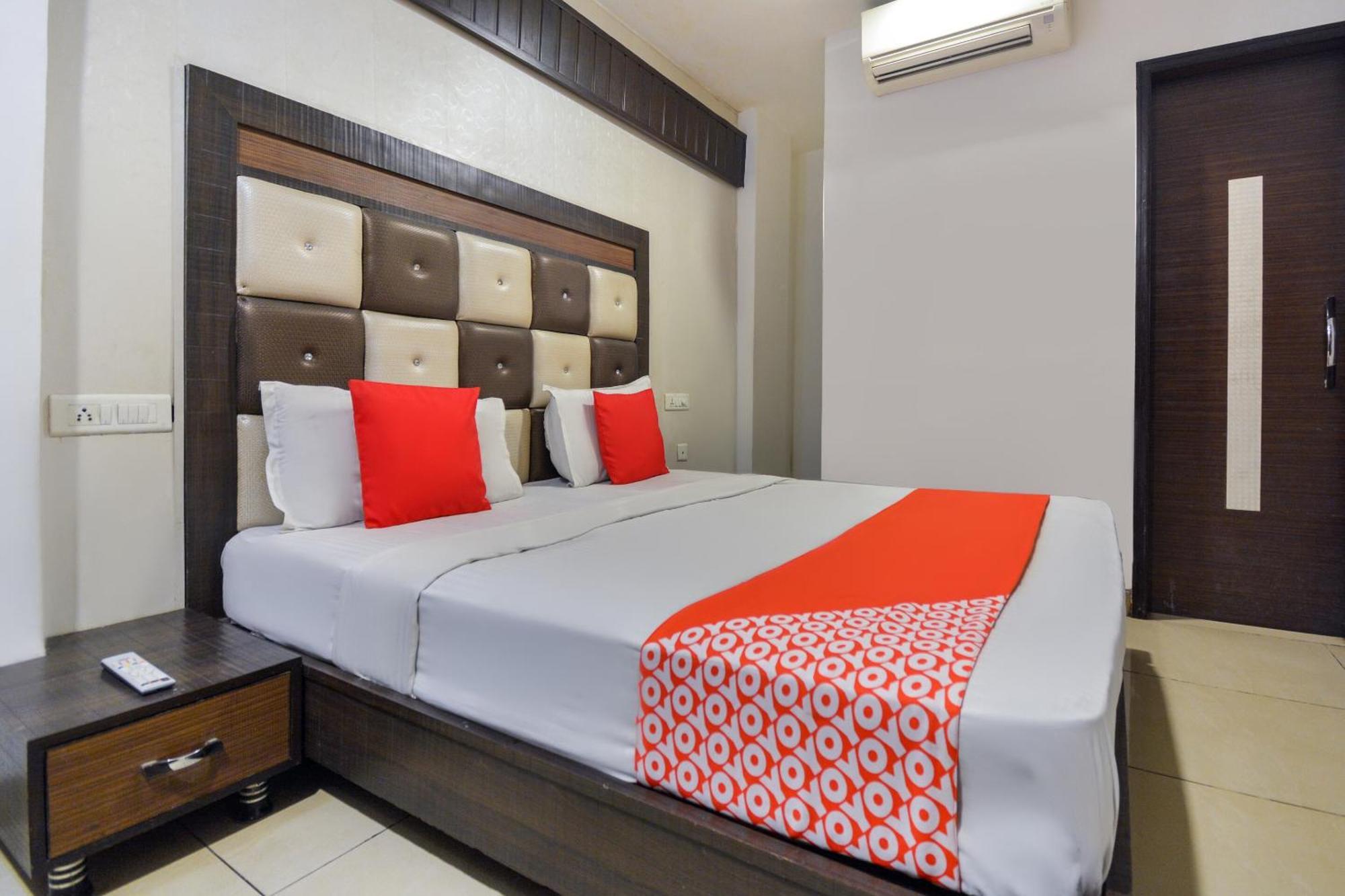 Hotel O Lexis Λουντιάνα Εξωτερικό φωτογραφία