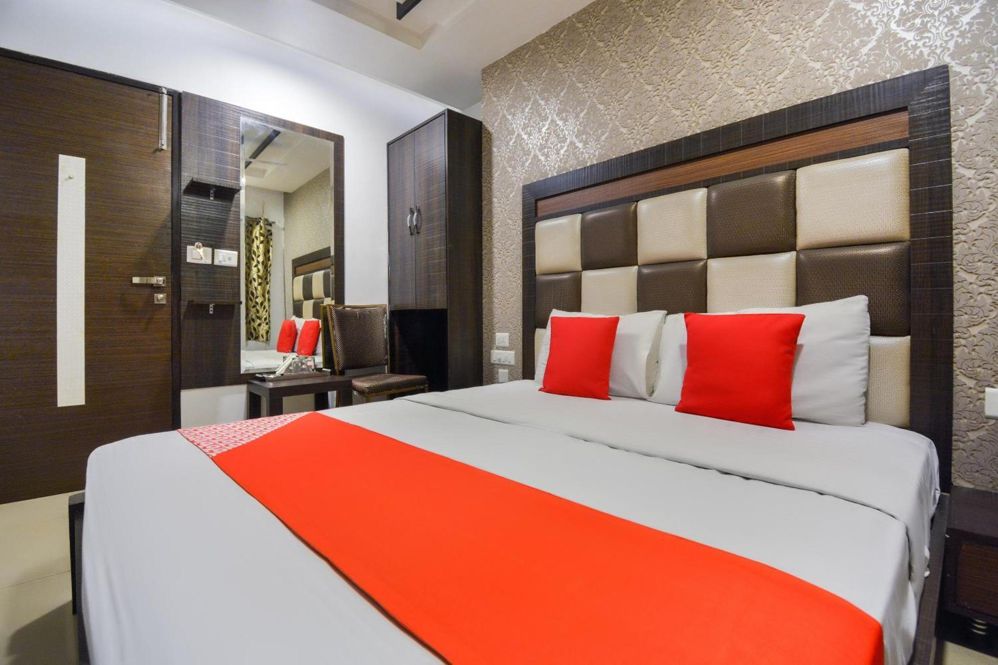 Hotel O Lexis Λουντιάνα Εξωτερικό φωτογραφία